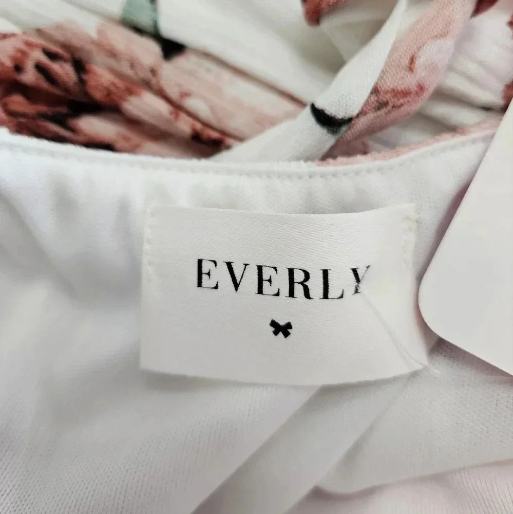 Everly Floral Peony Romper White Pink V-Neck Tie Waist Sleeveless Size Med NWT - Picture 6 of 6
